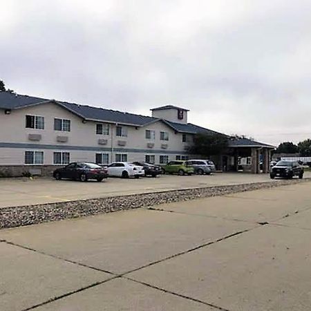 Regency Inn Geneseo Il I-80 מראה חיצוני תמונה