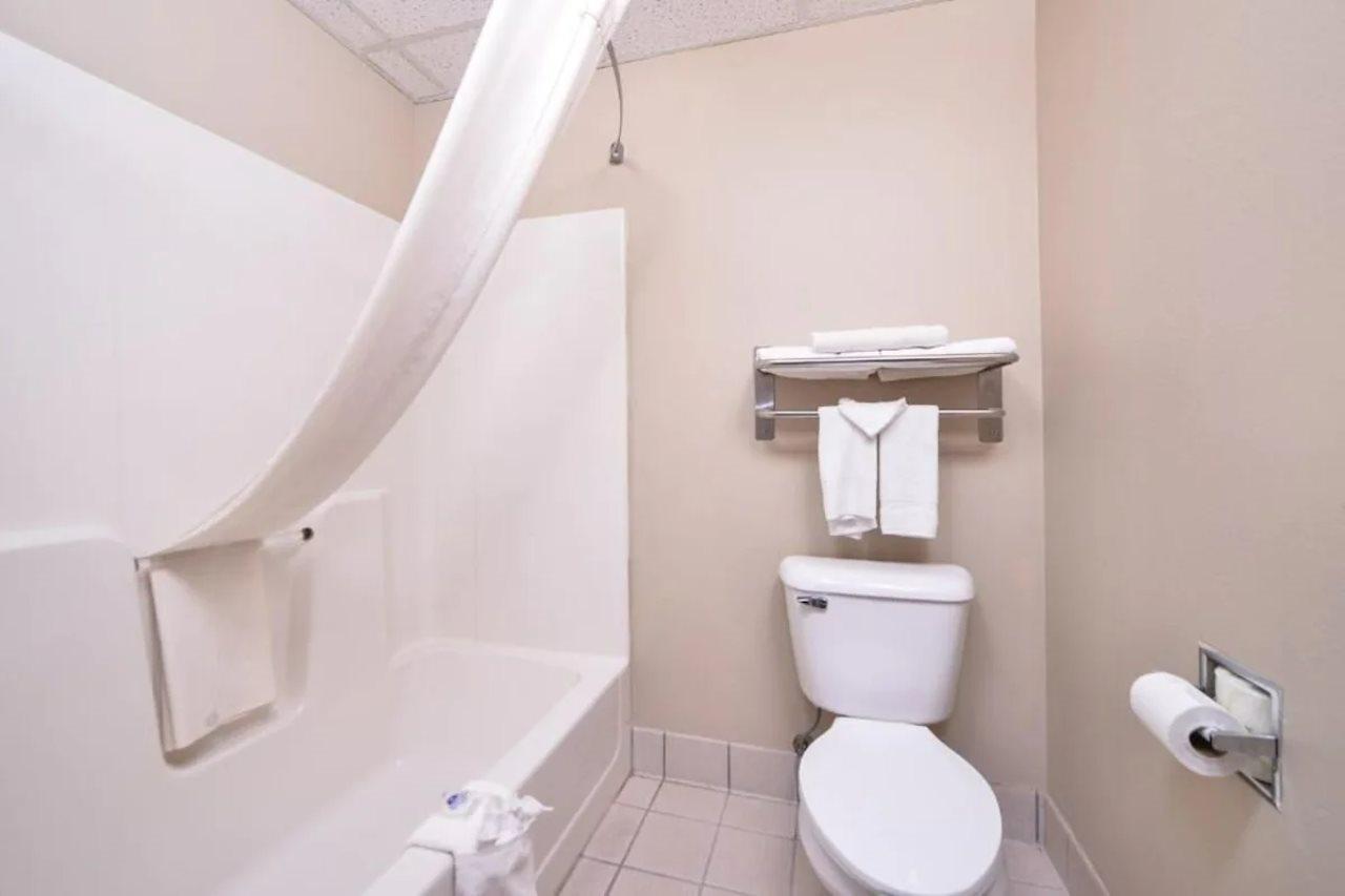 Regency Inn Geneseo Il I-80 מראה חיצוני תמונה