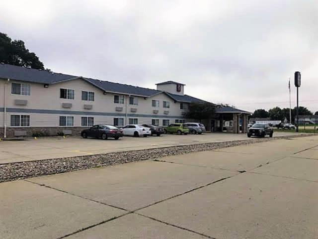 Regency Inn Geneseo Il I-80 מראה חיצוני תמונה
