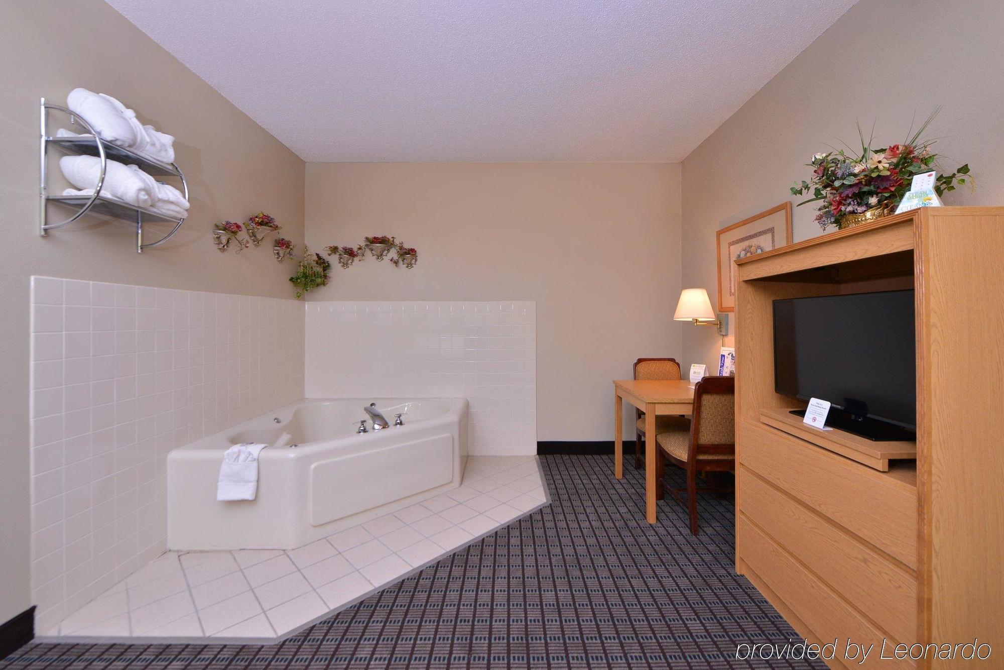 Regency Inn Geneseo Il I-80 מראה חיצוני תמונה