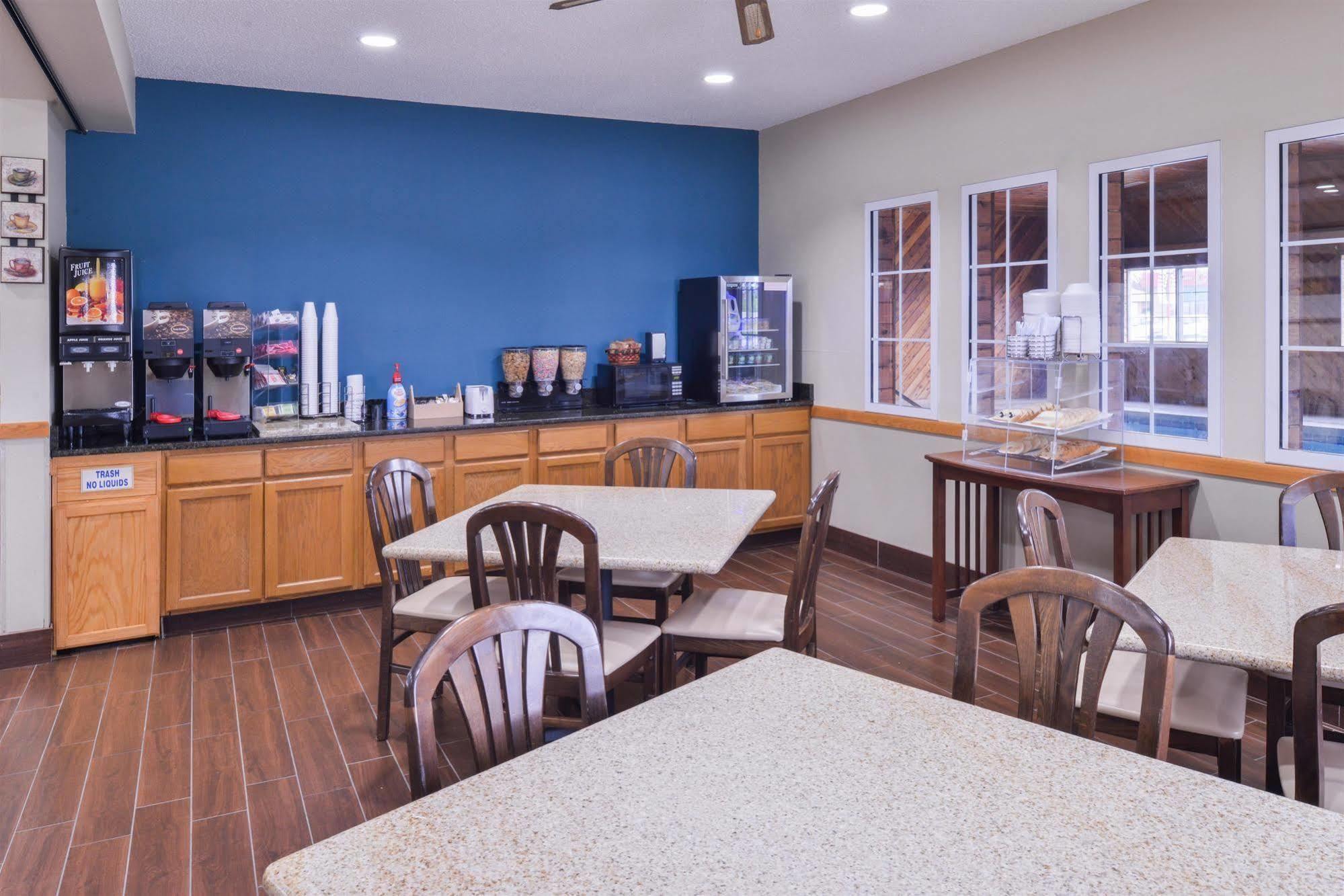 Regency Inn Geneseo Il I-80 מראה חיצוני תמונה