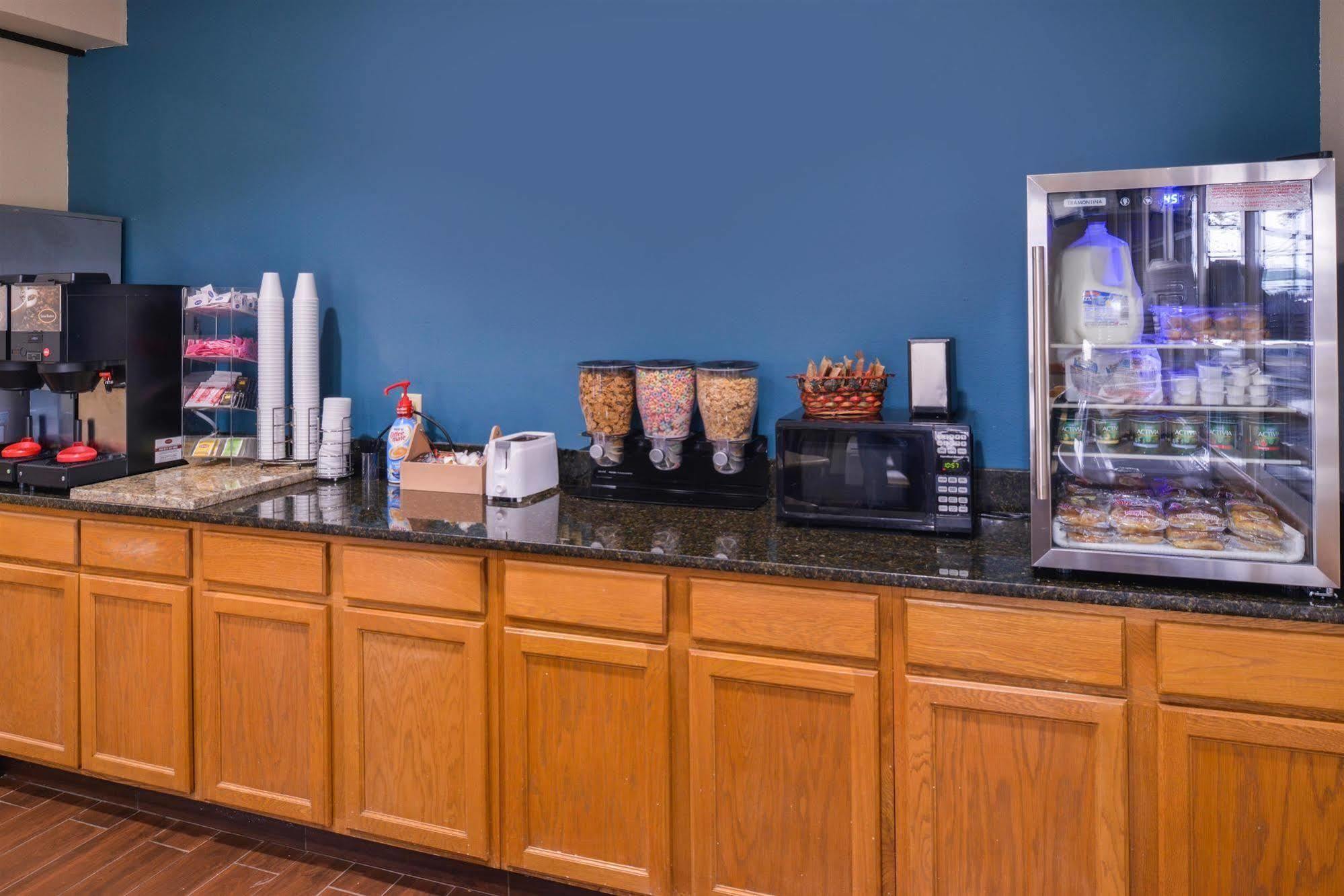 Regency Inn Geneseo Il I-80 מראה חיצוני תמונה