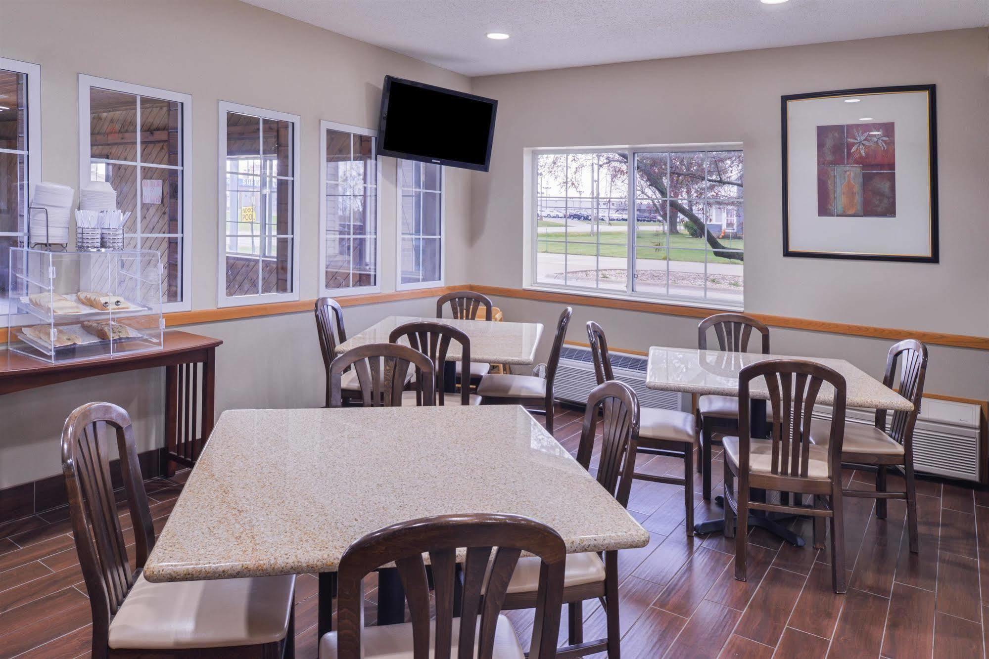 Regency Inn Geneseo Il I-80 מראה חיצוני תמונה