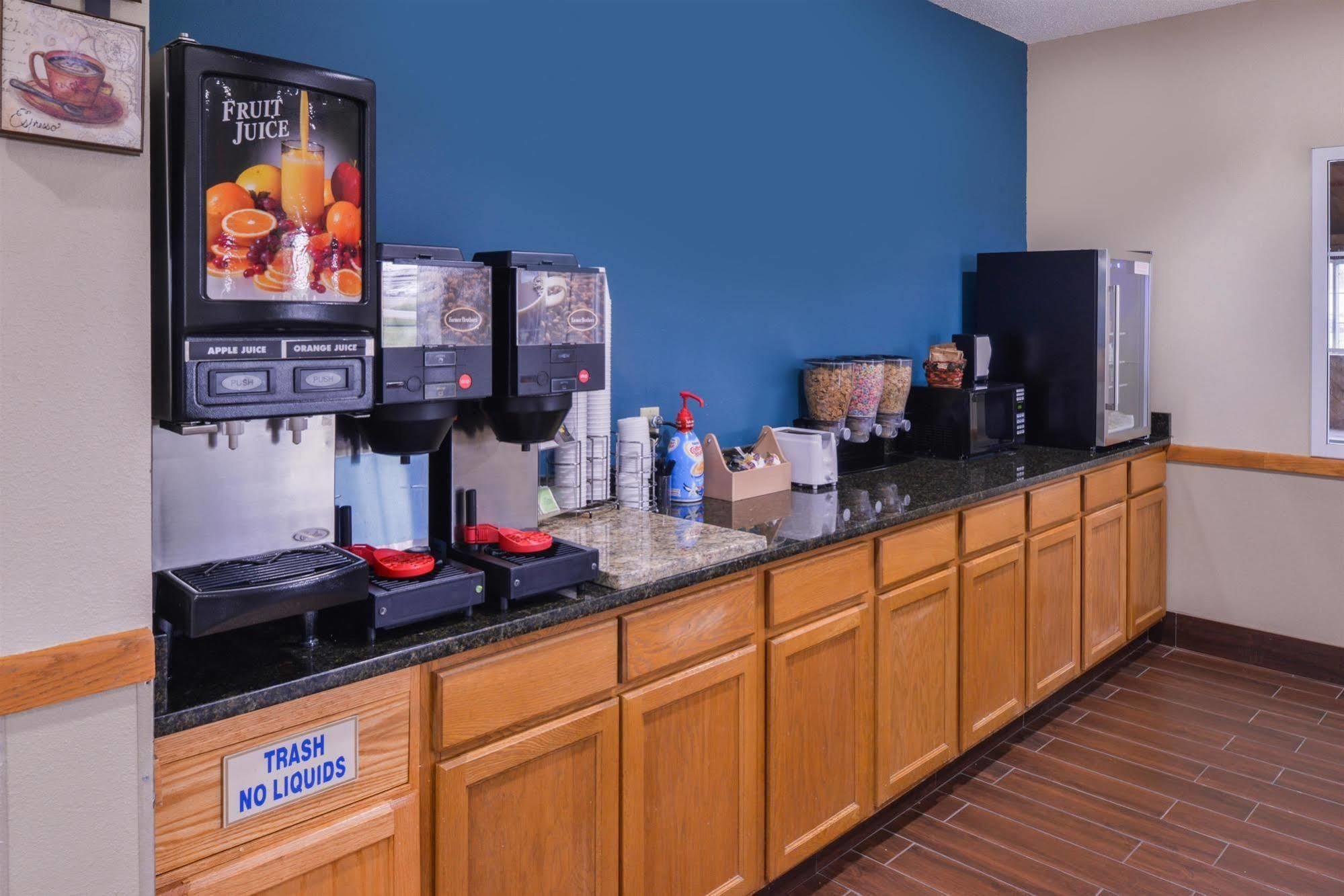 Regency Inn Geneseo Il I-80 מראה חיצוני תמונה
