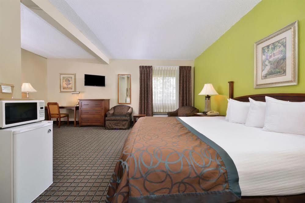 Regency Inn Geneseo Il I-80 מראה חיצוני תמונה